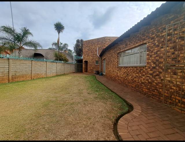 3 BEDROOM HOUSE FOR SALE IN FALCON RIDGE
